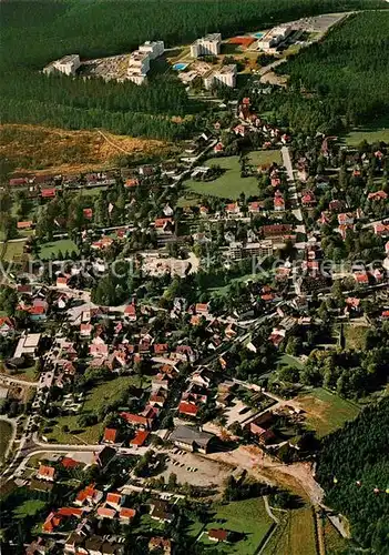 AK / Ansichtskarte Hahnenklee Bockswiese Harz Ortsansicht mit Seilbahn Ferienpark Kurort Fliegeraufnahme Kat. Goslar