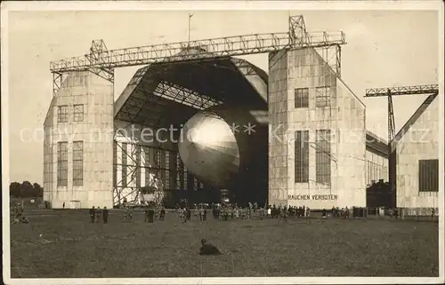 AK / Ansichtskarte Zeppelin Luftschiffhalle Graf Zeppelin LZ 127 Besichtigung Friedrichshafen  Kat. Flug