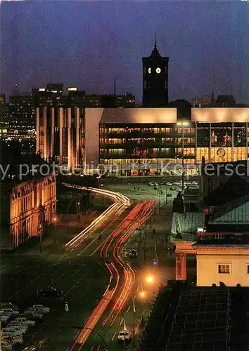 AK / Ansichtskarte Berlin Palast der Republik bei Nacht mit Rathaus Kat. Berlin