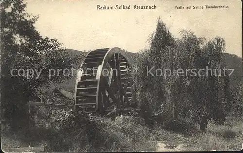 AK / Ansichtskarte Kreuznach Bad Wasserrad Radium Solbad Partie auf Saline Theodorshalle Kat. Bad Kreuznach