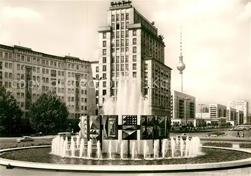 AK / Ansichtskarte Berlin Strausberger Platz und Fernsehturm Kat. Berlin