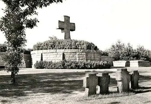 AK / Ansichtskarte Sandweiler Militaerfriedhof Kat. Sandweiler lez Luxembourg