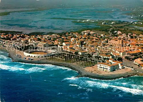 AK / Ansichtskarte Les Saintes Maries de la Mer Fliegeraufnahme