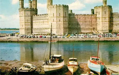 AK / Ansichtskarte Caernarvon Fischerboote Caernarvon Castle Kat. Caernarfon