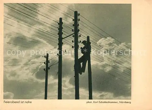 AK / Ansichtskarte Berufe Energieelektroniker Strommast Foto Karl Schottenhammer  Kat. Berufe