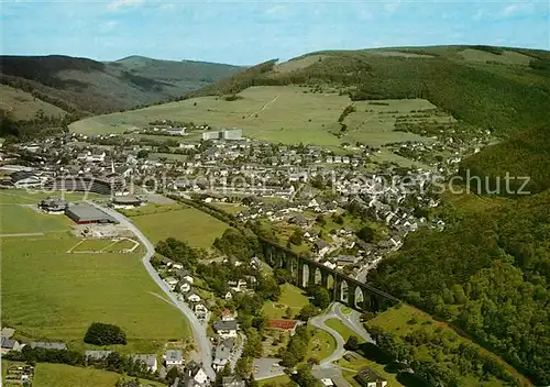 AK / Ansichtskarte Willingen Sauerland Kneipp Kurort Wintersportplatz Viadukt Fliegeraufnahme Kat. Willingen (Upland)