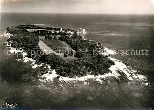 AK / Ansichtskarte Ile Saint Honorat Alpes Maritimes Abbaye de Notre Dame de Lerins vue aerienne