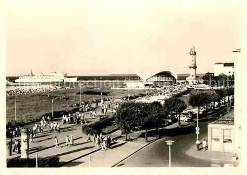 AK / Ansichtskarte Warnemuende Ostseebad Promenade zum Teepott Leuchtturm Faehre Handabzug Kat. Rostock