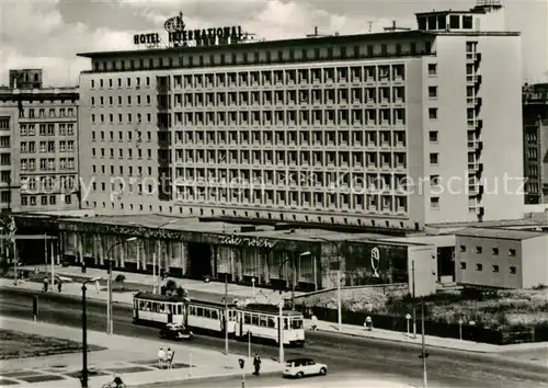 AK / Ansichtskarte Strassenbahn Magdeburg Interhotel International  Kat. Strassenbahn