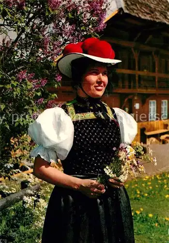 AK / Ansichtskarte Trachten Schwarzwald Gutach Bollenhut  Kat. Trachten