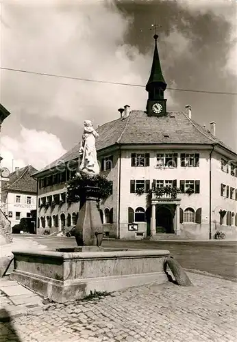 AK / Ansichtskarte Bonndorf Schwarzwald Brunnen Rathaus Kat. Bonndorf