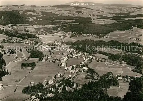 AK / Ansichtskarte Hinterzarten Luftkurort im Schwarzwald Fliegeraufnahme Kat. Hinterzarten