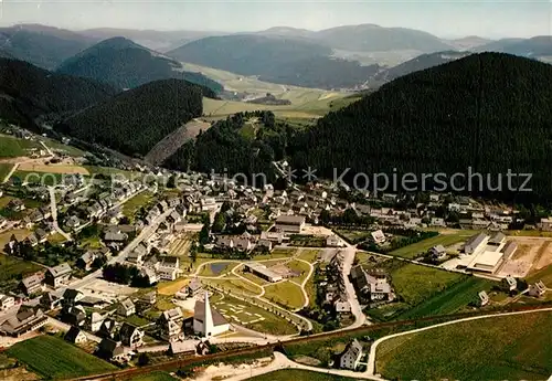 AK / Ansichtskarte Willingen Sauerland Heilklimatischer Kurort und Wintersportplatz Fliegeraufnahme Kat. Willingen (Upland)