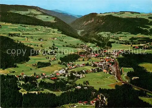 AK / Ansichtskarte Hinterzarten Heilklimatischer Kurort im Schwarzwald Fliegeraufnahme Kat. Hinterzarten