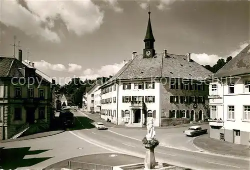 AK / Ansichtskarte Bonndorf Schwarzwald Rathaus Brunnen Kat. Bonndorf