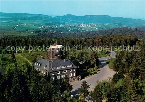 AK / Ansichtskarte Winterberg Hochsauerland Panorama mit Gaststaette Kahler Asten Kat. Winterberg