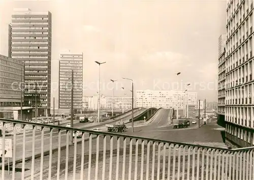 AK / Ansichtskarte Halle Saale Thaelmannplatz mit Hochstrasse Hochhaeuser Kat. Halle