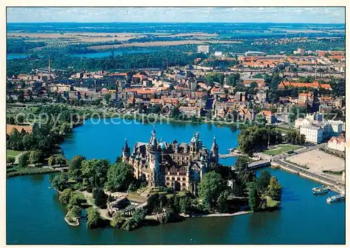 AK / Ansichtskarte Schwerin Mecklenburg Schloss Landeshauptstadt Fliegeraufnahme Kat. Schwerin