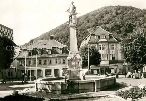 AK / Ansichtskarte Suhl Thueringer Wald Waffenschmiedbrunnen Karl Marx Platz Kat. Suhl