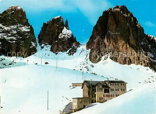 AK / Ansichtskarte Passo Sella Rifugio Carlo Valentini con il Sassolungo Dolomiti Sellajoch Berghaus Langkofel Dolomiten Kat. Italien