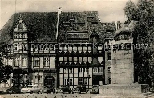 AK / Ansichtskarte Braunschweig Gildehaus am Burgplatz Fachwerkhaus Loewe Denkmal Kat. Braunschweig