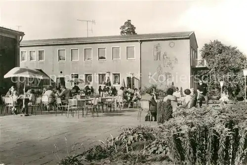 AK / Ansichtskarte Klink Waren FDGB Urlaubersiedlung Voelkerfreundschaft Klubhaus Terrasse Kat. Klink Waren