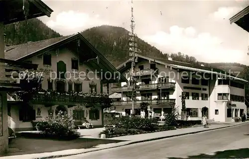 AK / Ansichtskarte Ruhpolding Am Dorfbrunnen Kat. Ruhpolding