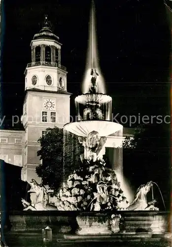 AK / Ansichtskarte Salzburg Oesterreich Residenzbrunnen Glockenspiel  Kat. Salzburg