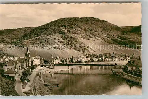 AK / Ansichtskarte Bernkastel Kues Teilansicht Burg Moselbruecke Kat. Bernkastel Kues