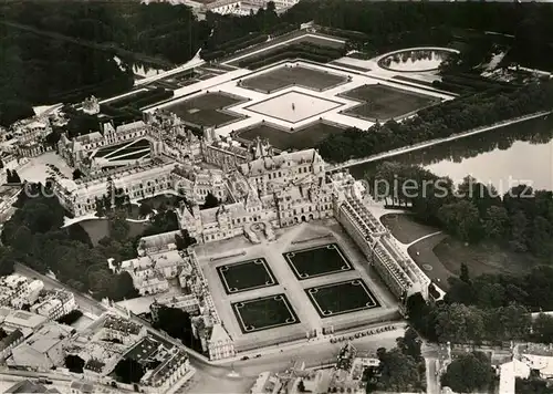 AK / Ansichtskarte Fontainebleau Seine et Marne Chateau vue aerienne Kat. Fontainebleau