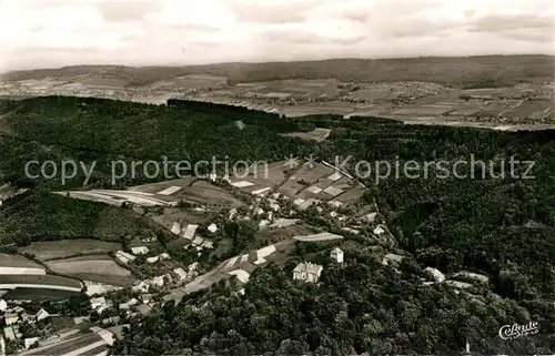 AK / Ansichtskarte Hessisch Oldendorf Schloss Schaumburg im Wesergebirge Fliegeraufnahme Kat. Hessisch Oldendorf