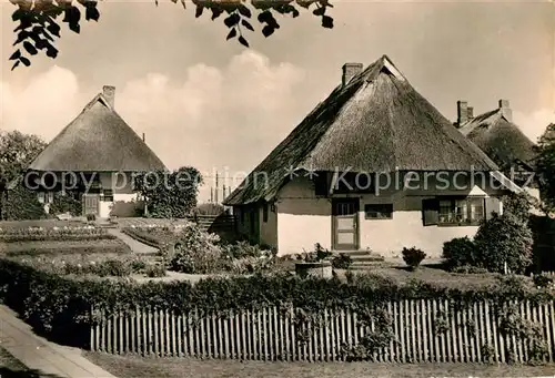 AK / Ansichtskarte Wustrow Ostseebad Fischlandhaeuser Kat. Ostseebad Wustrow