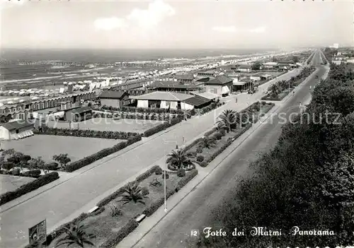 AK / Ansichtskarte Forte dei Marmi Panorama Promenade Strand Kat. Italien