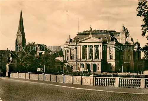 AK / Ansichtskarte Schwerin Mecklenburg Dom und Staatstheater Kat. Schwerin