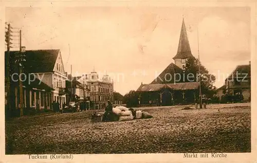 AK / Ansichtskarte Tuckum Tukums Kurland Markt Kirche Kat. Lettland