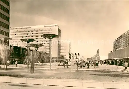 AK / Ansichtskarte Dresden Interhotels Koenigstein und Lilienstein Prager Strasse Wasserspiele Kat. Dresden Elbe