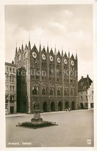 AK / Ansichtskarte Stralsund Mecklenburg Vorpommern Rathaus  Kat. Stralsund