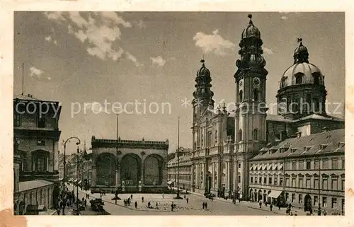 AK / Ansichtskarte Muenchen Odeonsplatz Feldherrenhalle Theatinerkirche Kat. Muenchen