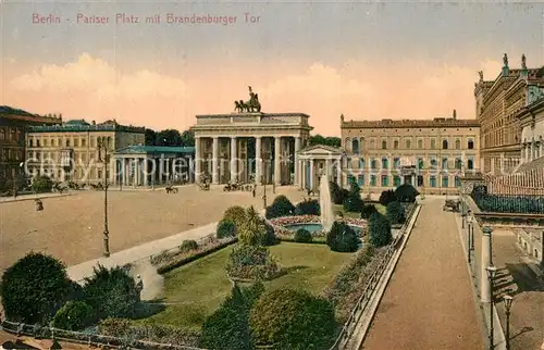 AK / Ansichtskarte Berlin Pariser Platz Brandenburger Tor  Kat. Berlin