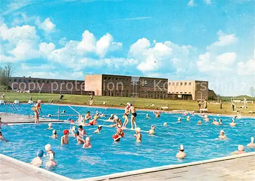 AK / Ansichtskarte Hennstedt Dithmarschen Beheiztes Schwimmbad Doerfergemeinschaftsschule Kat. Hennstedt