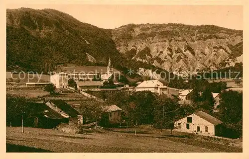 AK / Ansichtskarte Notre Dame du Laus Vue generale avec l Eglise Montagnes Kat. Saint Etienne le Laus