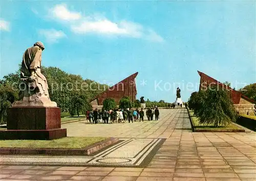 AK / Ansichtskarte Berlin Sowjet Ehrenmal Treptow Kat. Berlin