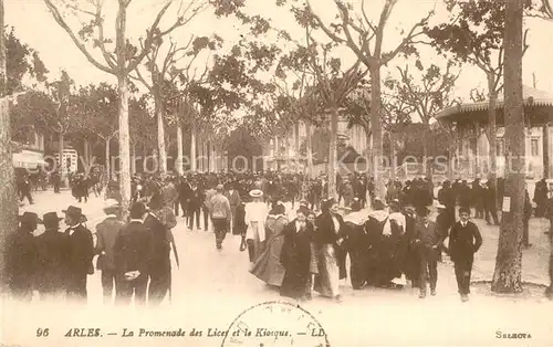 AK / Ansichtskarte Arles Bouches du Rhone Promenade des Lices et le Kiosque Kat. Arles