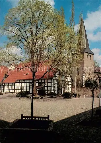 AK / Ansichtskarte Buende Westfalen Rathausplatz Laurentiuskirche  / Buende /Herford LKR