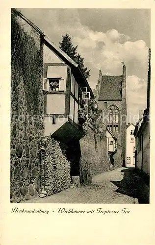 AK / Ansichtskarte Neubrandenburg Wiekhaeuser mit Treptower Tor Kat. Neubrandenburg