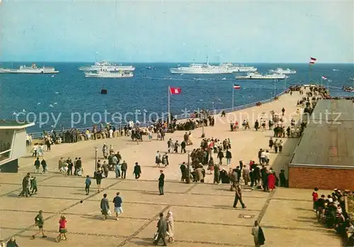 AK / Ansichtskarte Helgoland Landungsbruecke und Reede Kat. Helgoland