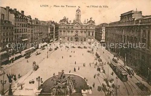 AK / Ansichtskarte Strassenbahn Lyon Place des Terreaux Hotel de Ville  Kat. Strassenbahn