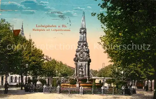 AK / Ansichtskarte Ludwigshafen Rhein Marktplatz Luitpoldbrunnen Kat. Ludwigshafen am Rhein