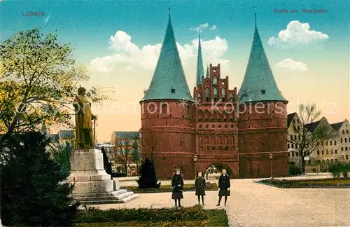 AK / Ansichtskarte Luebeck Holstentor Kat. Luebeck