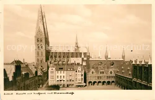 AK / Ansichtskarte Luebeck Marktplatz Rathaus Kirche Kat. Luebeck